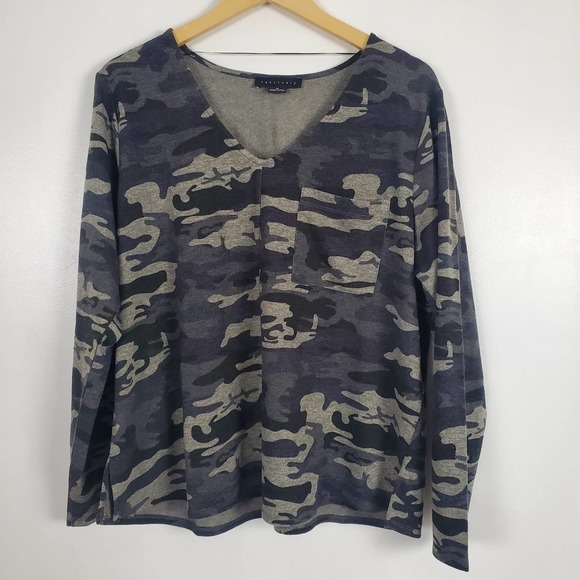 Sanctuary NWT fleece v neck pullover sweater camo print 1x - Picture 1 of 5